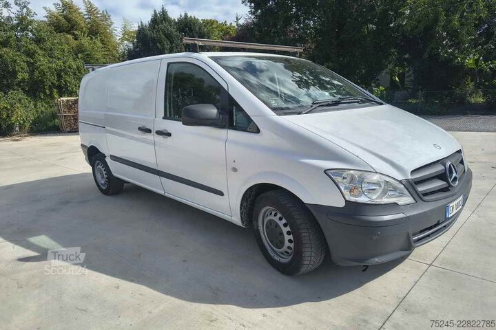 Furgão de painéis Mercedes-Benz 220 110 CDI