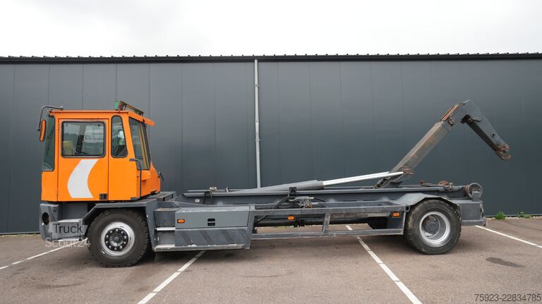 Sistema a braccio con gancio Kalmar TTX182AL terminal truck container hook-arm syst...