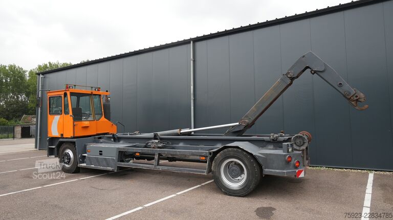 Sistema a braccio con gancio Kalmar TTX182AL terminal truck container hook-arm syst...