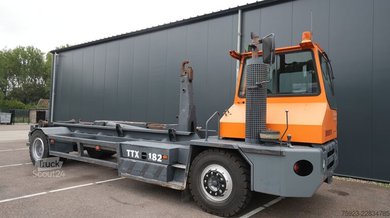Sistema a braccio con gancio Kalmar TTX182AL terminal truck container hook-arm syst...