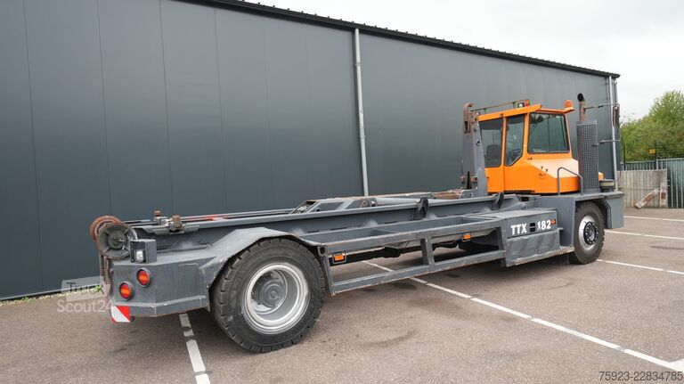 Sistema a braccio con gancio Kalmar TTX182AL terminal truck container hook-arm syst...