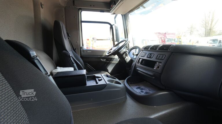 Valise DAF CF 230 closed box truck