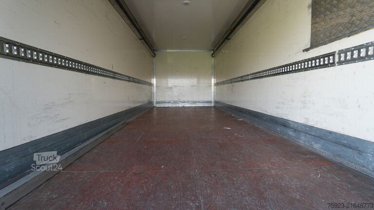 Valise DAF CF 230 closed box truck