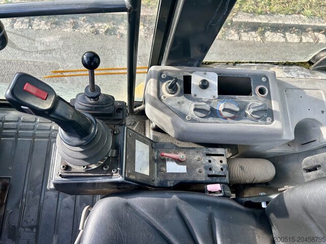 Kerekes rakodó KRAMER 320