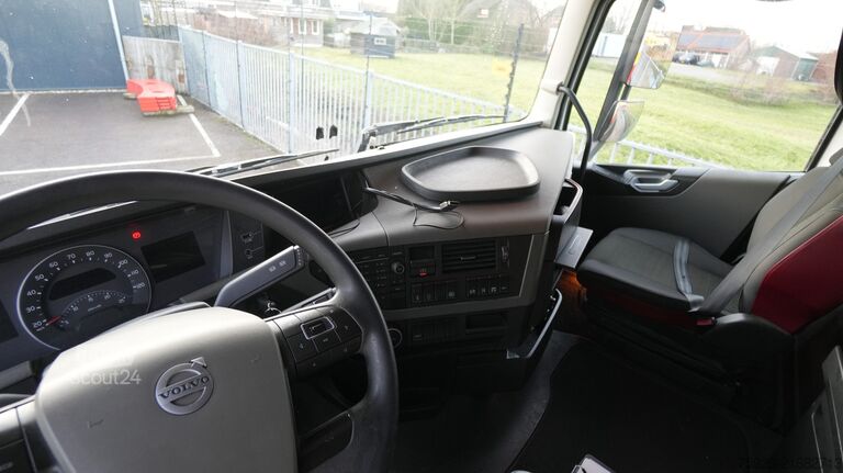 Standaard-SZM Volvo FH 420 LNG Globetrotter tractor unit