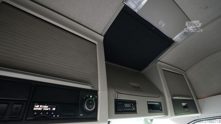 Standaard-SZM Volvo FH 420 LNG Globetrotter tractor unit