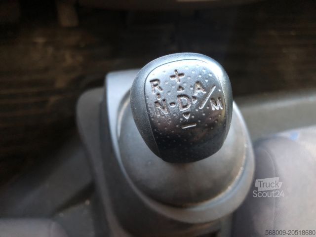 Duba panelată NISSAN CABSTAR mit peltbereift