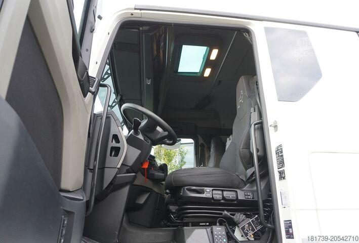 BDF basculant MAN TGX 26.470 6x2 COINTAINERKIPPER HYVA