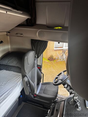 Standard tractor DAF XF 480 106