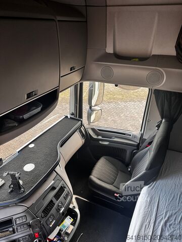 Standard tractor DAF XF 480 106