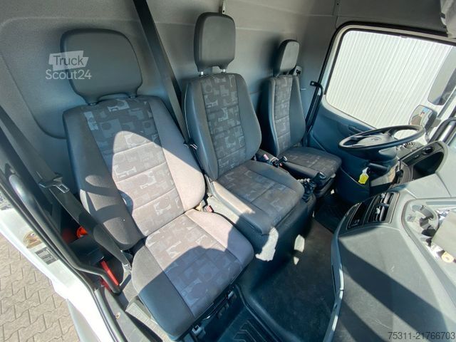 Furgoneta caja MERCEDES-BENZ 816 Atego Koffer*LBW*3 Sitze*Manuell*Blatt/Blatt
