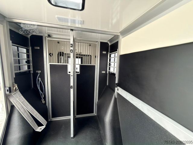 Viehtransporter RENAULT Master STX 5 Sitzer Haras ex. Lang Automatik