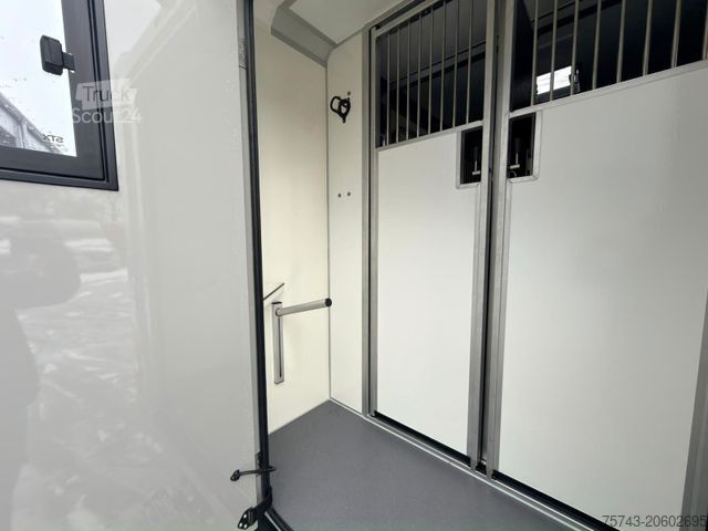 Trasportatore di bestiame RENAULT Master STX 5 Sitzer Haras ex. Lang Automatik