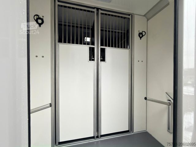 Viehtransporter RENAULT Master STX 5 Sitzer Haras ex. Lang Automatik