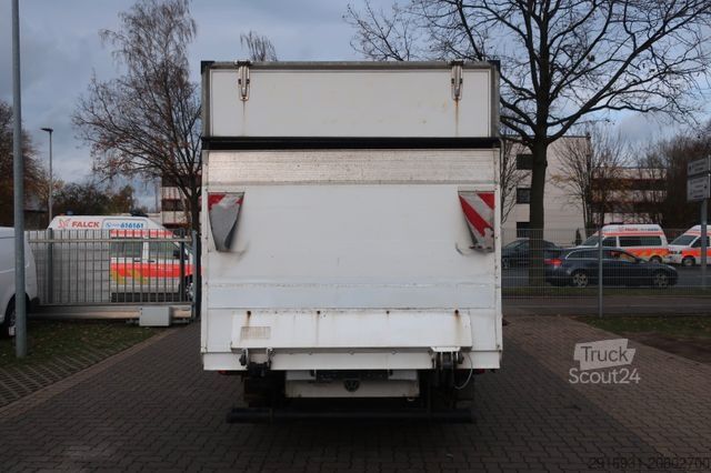 Vrachtwagen met bakwagen VOLKSWAGEN Crafter Koffer / Ladeboardwand / Klima / FN:121