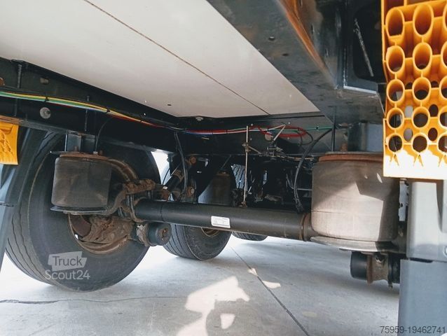 Hűtő félpótkocsi KRONE SDR27eL4-MT Blumen BiTemp TK SLXi Double Rolltor