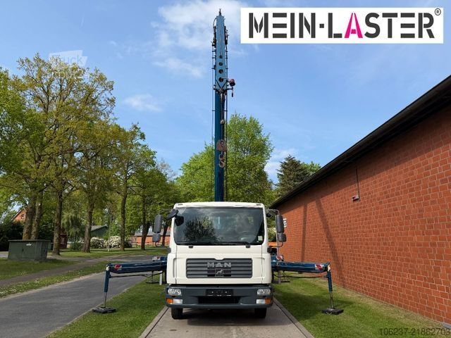 Autoutilitară cu macara montată pe șasiu de camion MAN 8.180 Cormach 23000 36-3 32 Meter Montagekran