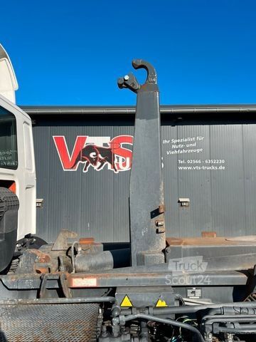 Haakarm vrachtwagen DAF CF 250 VDL-Abrollkipper mit Planenaufbau u. LBW