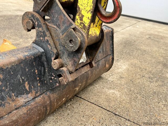 حفارة صغيرة Yanmar B25V snelwissel + 2 bakken