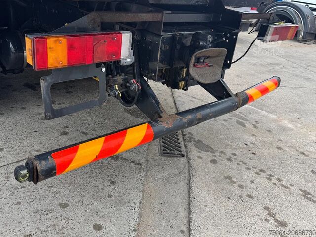 Laadplatform MAN TGA 26.390 6x2 + HMF 1250-3