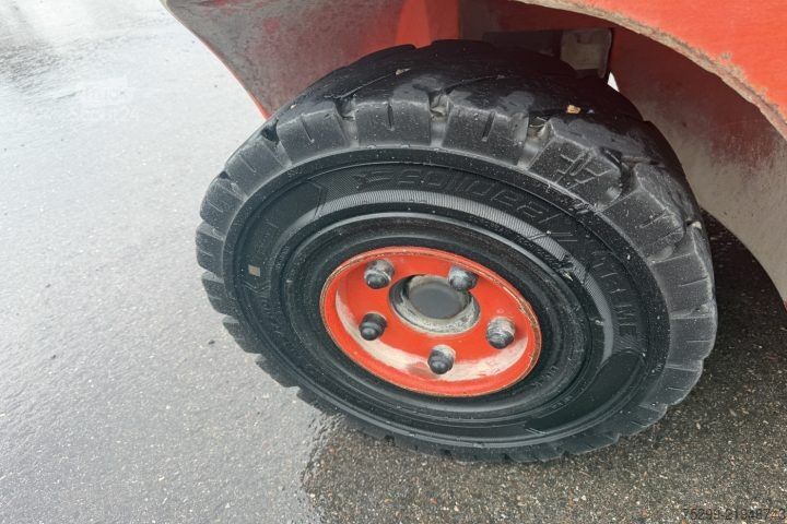 Chariot élévateur  H30D-02 Stapler /  Swiss-Vehicle