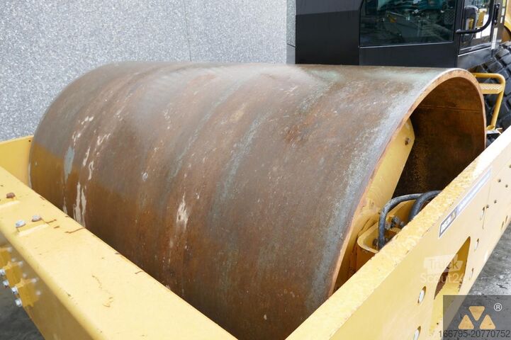 Tek tamburlu silindir Caterpillar CS66B