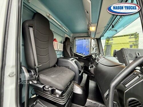 Tovorno vozilo s ravno platformo in ponjavo Iveco Eurocargo 180-320P