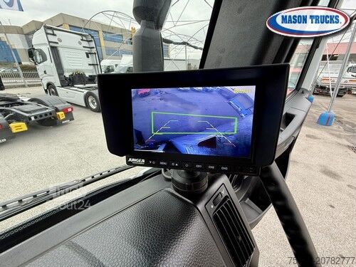 Tovorno vozilo s ravno platformo in ponjavo Iveco Eurocargo 180-320P