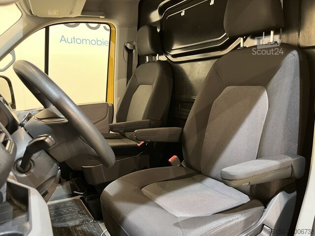 Furgoneta Volkswagen Crafter 35 2.0 TDI L3H2 140 PK / Euro 6 / 3.000...