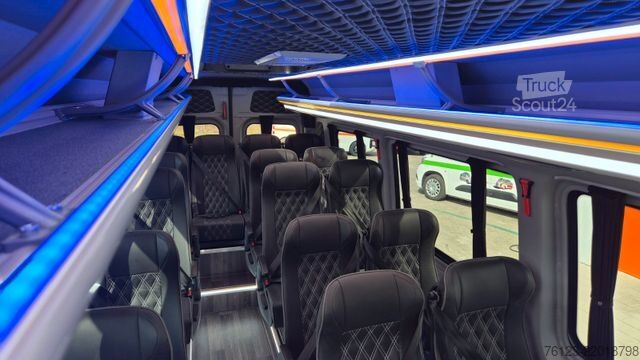 Mikroautobuss MERCEDES-BENZ 519  Allrad 4 x 4 Lagerfahrzeug Stock 20 Sitzer