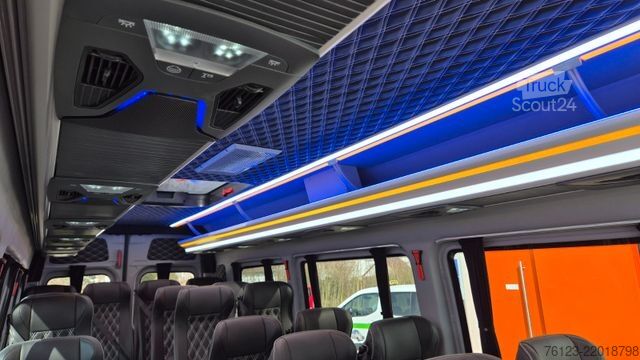 Mikroautobuss MERCEDES-BENZ 519  Allrad 4 x 4 Lagerfahrzeug Stock 20 Sitzer