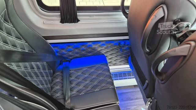 Mikroautobuss MERCEDES-BENZ 519  Allrad 4 x 4 Lagerfahrzeug Stock 20 Sitzer