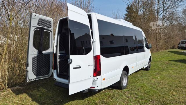 Mikroautobuss MERCEDES-BENZ 519  Allrad 4 x 4 Lagerfahrzeug Stock 20 Sitzer