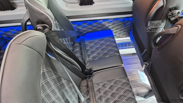 Mikroautobuss MERCEDES-BENZ 519  Allrad 4 x 4 Lagerfahrzeug Stock 20 Sitzer