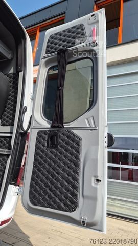 Mikroautobuss MERCEDES-BENZ 519  Allrad 4 x 4 Lagerfahrzeug Stock 20 Sitzer