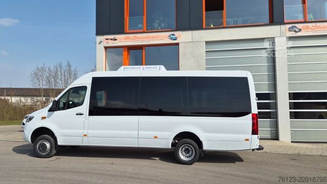 Mikroautobuss MERCEDES-BENZ 519  Allrad 4 x 4 Lagerfahrzeug Stock 20 Sitzer