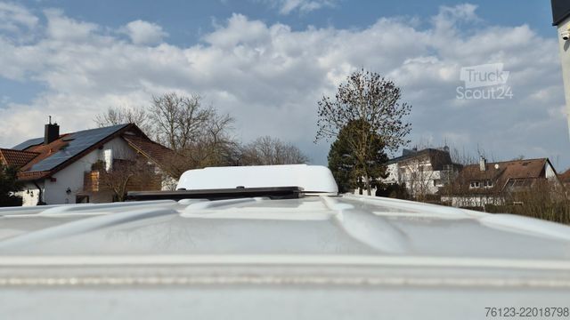 Mikroautobuss MERCEDES-BENZ 519  Allrad 4 x 4 Lagerfahrzeug Stock 20 Sitzer