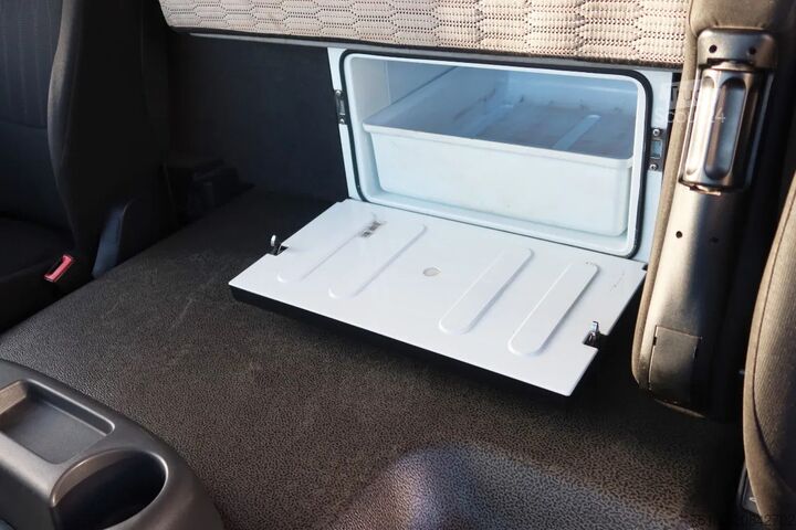 Koffer DAF CF 320 Bak+Klep Dhollandia  2.000 kg