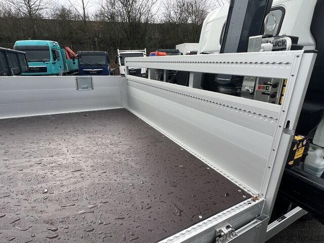 Pick-up van Fuso 6S15 Pritsche 3.0m Kran 4xhydr. Funk!