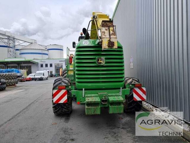 Feldhäcksler John Deere 7400