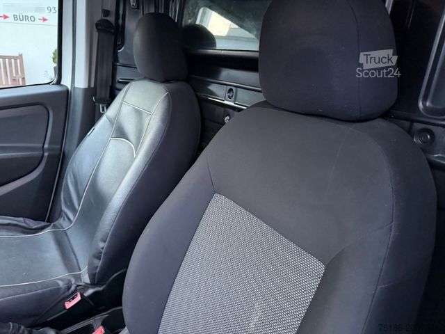 Furgão de painéis FIAT Doblo 1.3 Multijet Kastenwagen