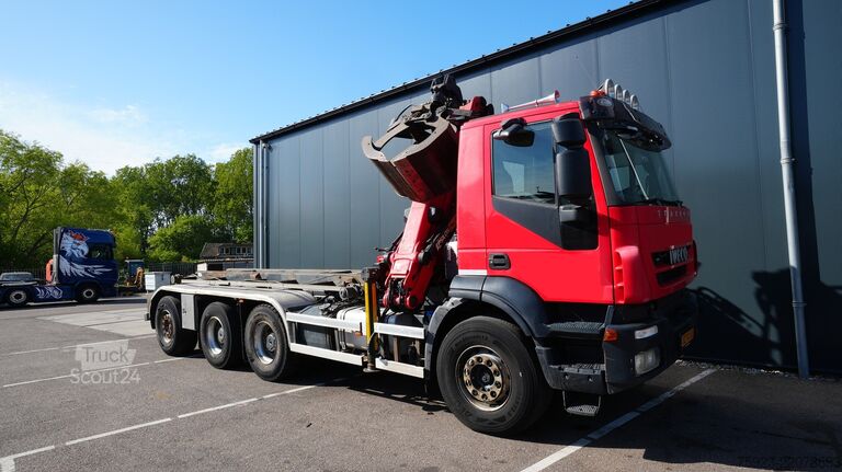Jeřábové vozidlo Iveco Trakker 410 8x4 Cable system with Crane