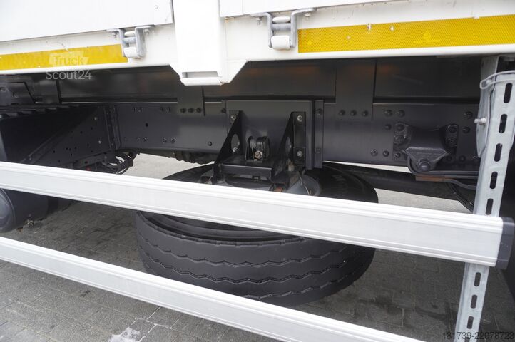 Plattform mit Kran Renault C280 DTI 8 / FASSI crane 5.6T / 560 mth