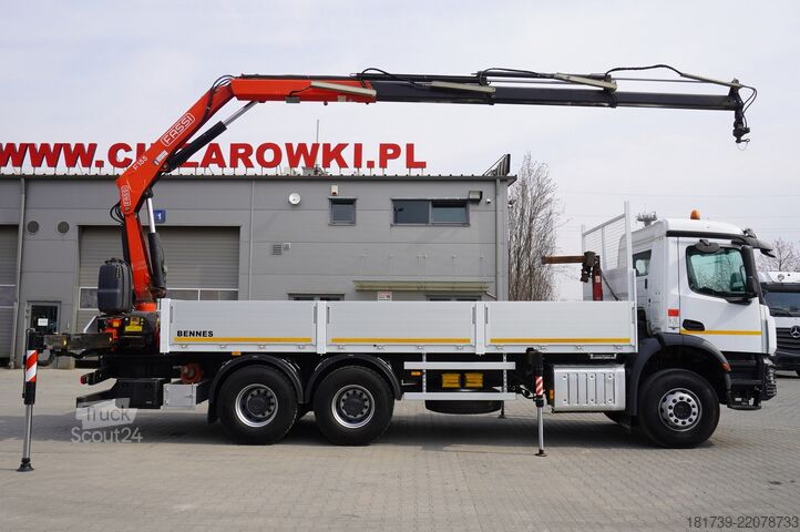 Burtowy z HDS Mercedes-Benz Arocs 2633 flatbed truck / Crane FASSI