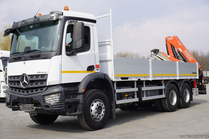 Burtowy z HDS Mercedes-Benz Arocs 2633 flatbed truck / Crane FASSI