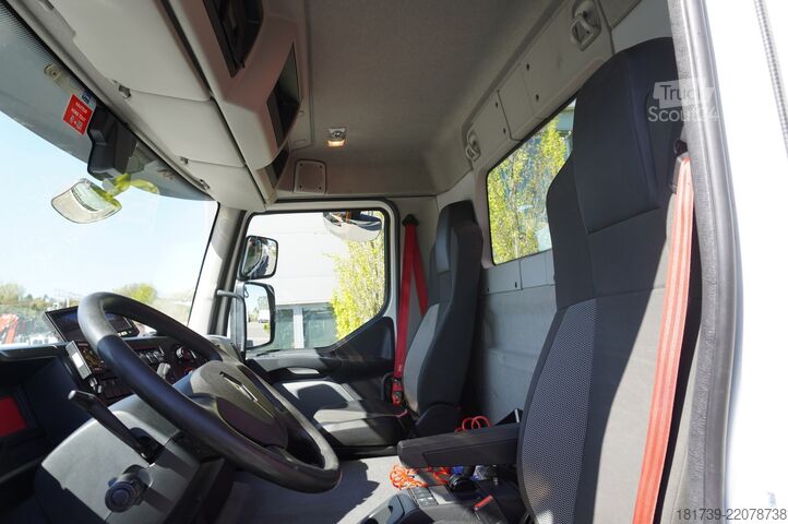Plattform mit Kran Renault C280 DTI 8/ FASSI crane F135a.22 /15EPAL