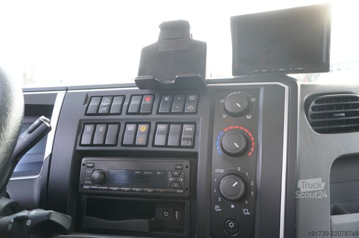 Plattform mit Kran Renault C280 DTI 8/ FASSI crane F135A.22/ 8units