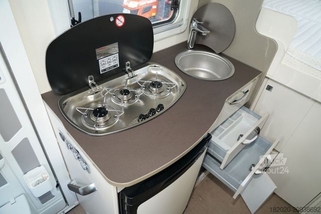 Daļēji integrēta kemperis BÜRSTNER Travel Van T 590 G (ex. 21) SAT, Navi + RFK uvm.