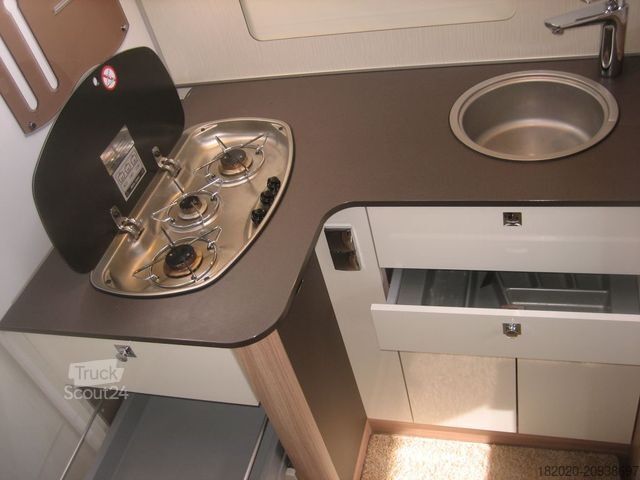 Teilintegriertes Wohnmobil BÜRSTNER Delfin T 680 G Winterpak., Lithium, Luftfed.