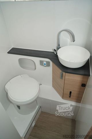 Halvintegrerad husbil HOBBY Optima De Luxe T70 GE (ex.27) Autom., SAT, Lit.